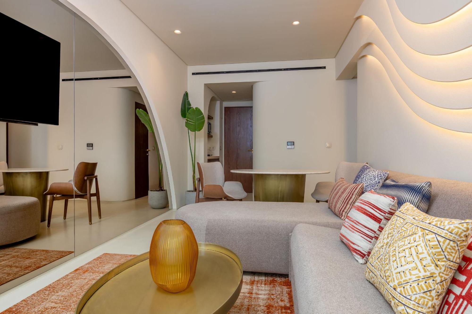 Isla Brown Corinthia Resort & Spa, Curio Collection By Hilton Agioi Theodoroi Room photo A living room in a condominium