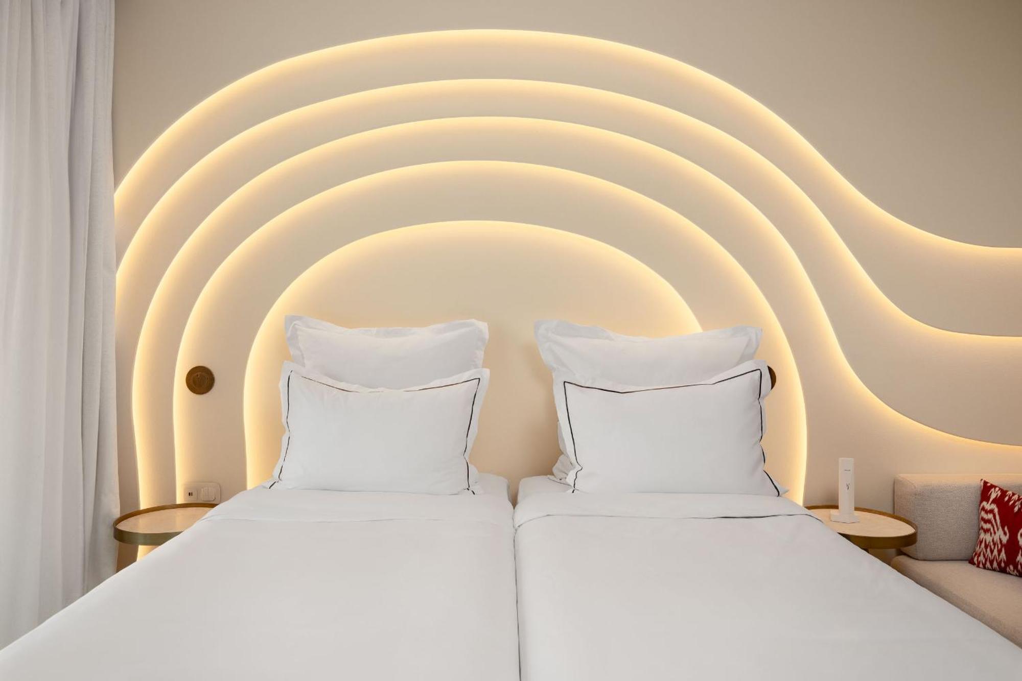 Isla Brown Corinthia Resort & Spa, Curio Collection By Hilton Agioi Theodoroi Room photo A bedroom at the hotel